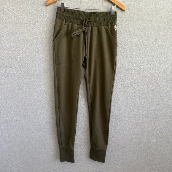 Free People Movement Sunny Skinny Sweats/Joggers Size XS in Everest Olive - Picture 2 of 6